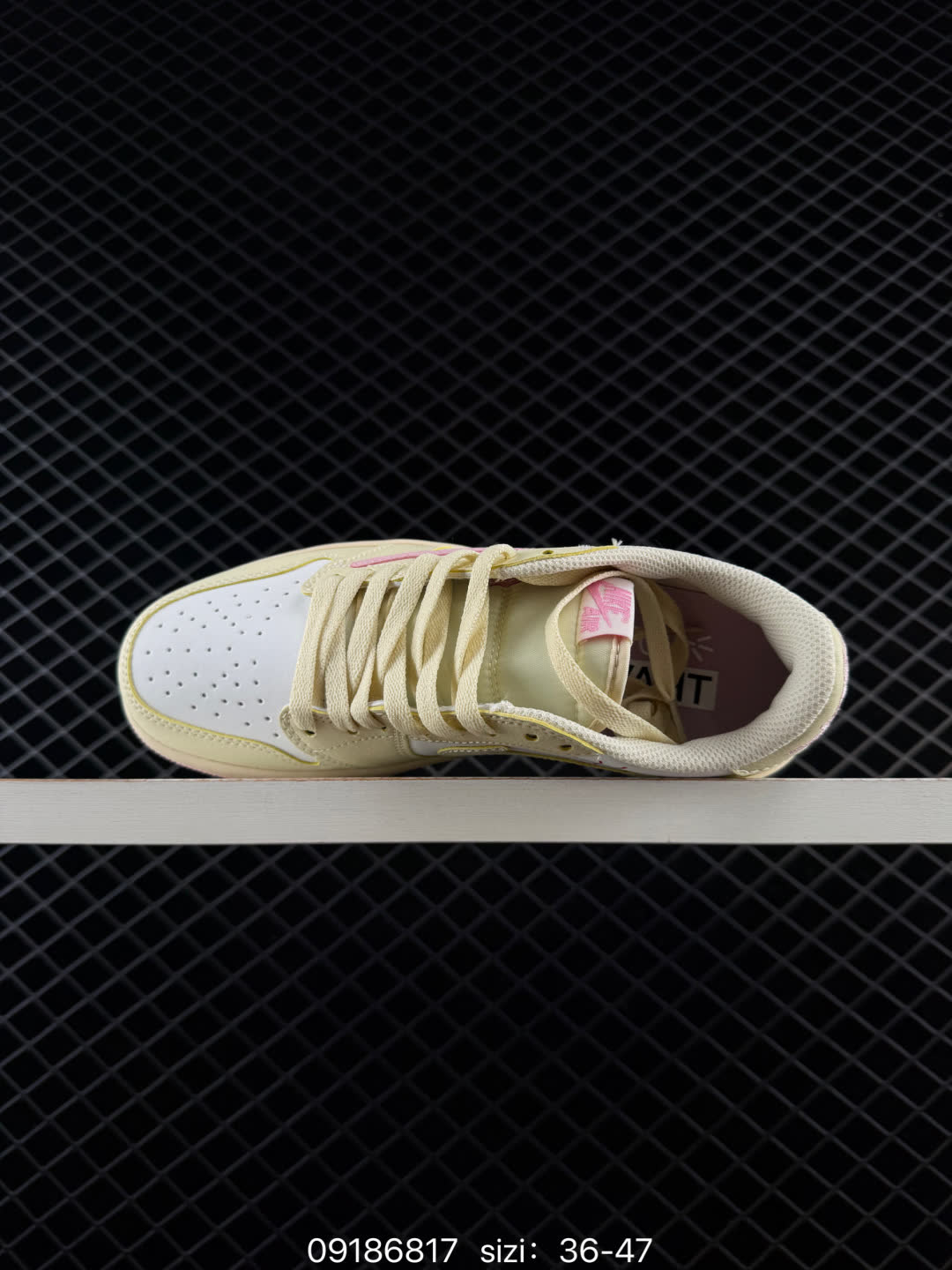 Travis Scott x Air Jordan 1 Low-IQ7604-100